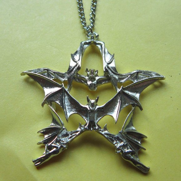 Vampire Bat Pentagram Star Gothic Necklace - Picture 9 of 9